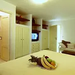 Icarus, Private Luxury *