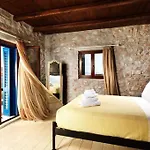 Icarus, Private Luxury * Páros