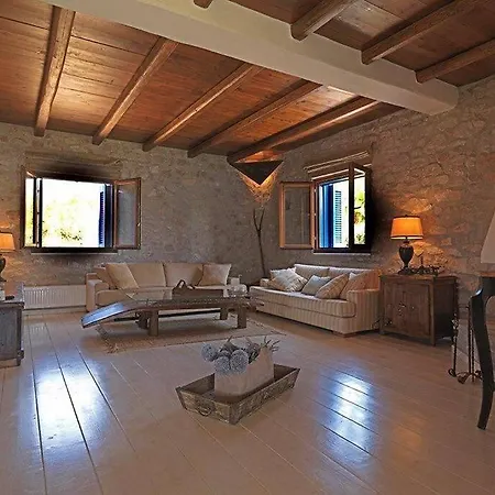 Icarus, Private Luxury * Páros