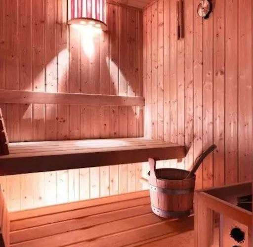 Icarus, Private Luxury